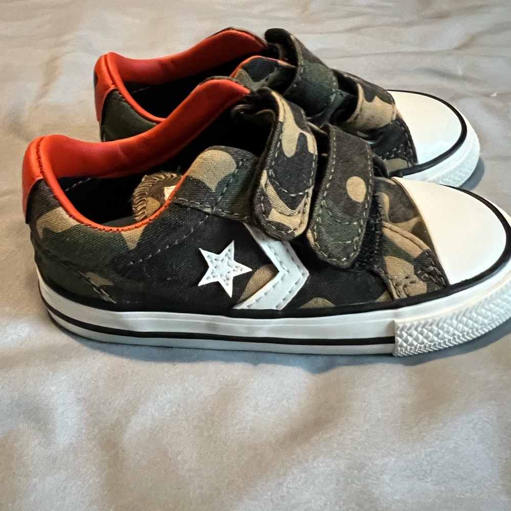 Little kids Converse